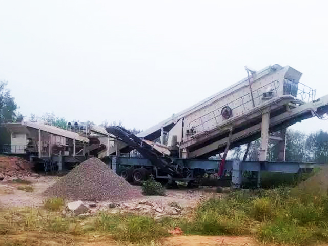 河南南陽移動(dòng)破碎機(jī)應(yīng)用現(xiàn)場(chǎng)：破碎建筑垃圾