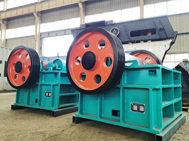 中意大事件！出口非洲石料廠破碎設(shè)備裝車發(fā)走