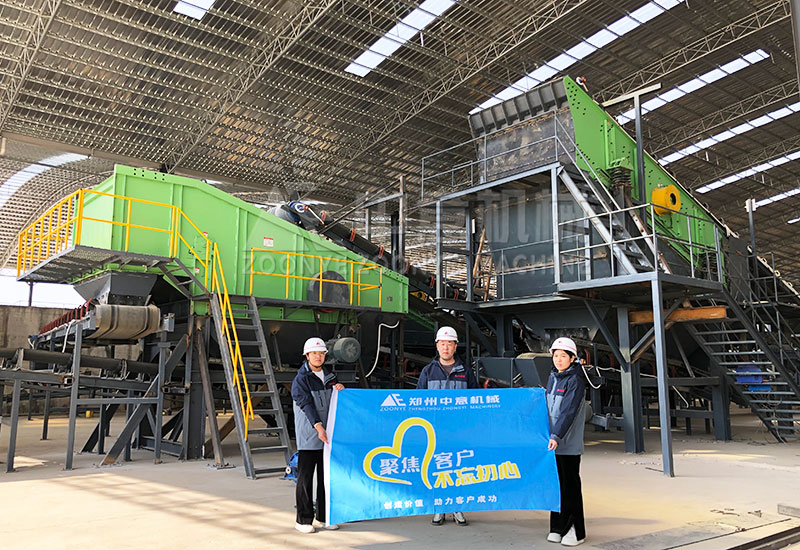 技術(shù)工程師現(xiàn)場(chǎng)合影留念 技術(shù)工程師現(xiàn)場(chǎng)合影留念