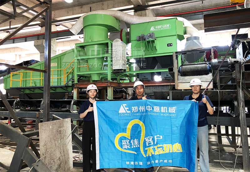 技術(shù)工程師現(xiàn)場合影留念 技術(shù)工程師現(xiàn)場合影留念